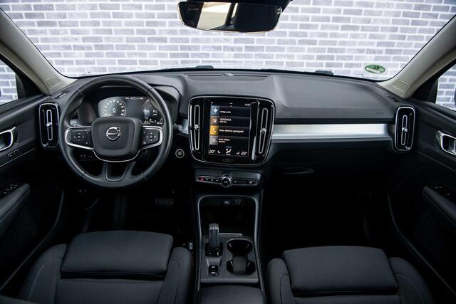 Volvo XC40 1.5 T4 Recharge R-Design | Trekhaak | Power Seats | Adaptive Cruise | Stoel & Stuurverwarming | 19" | Memory |