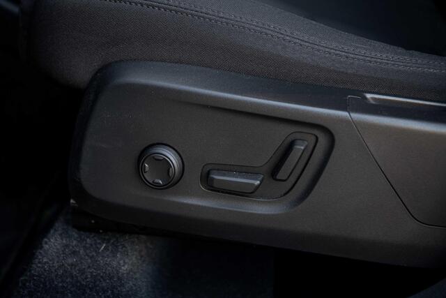 Volvo XC40 1.5 T4 Recharge R-Design | Trekhaak | Power Seats | Adaptive Cruise | Stoel & Stuurverwarming | 19" | Memory |