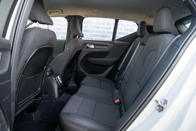 Volvo XC40 1.5 T4 Recharge R-Design | Trekhaak | Power Seats | Adaptive Cruise | Stoel & Stuurverwarming | 19" | Memory |