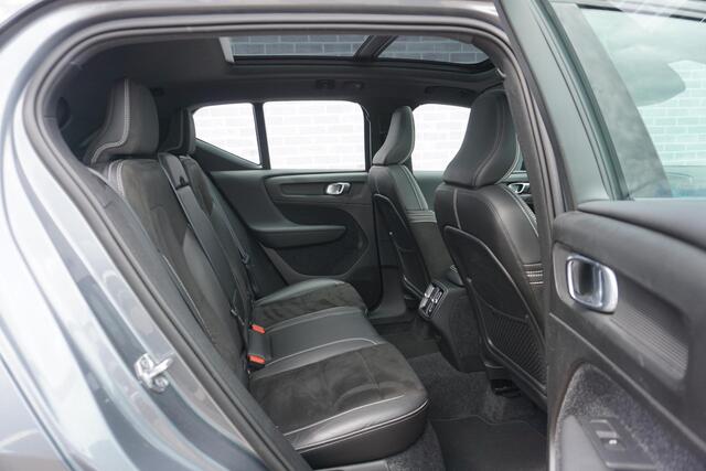 Volvo XC40 2.0 T5 AWD R-Design Intro Edition | 2100KG TREKGEWICHT | Trekhaak | Schuif/kantel panoramadak | BLIS | Keyless entry/start | Volvo on Call | Parkeercamera | Stoelverwarming | Adaptieve cruise control |