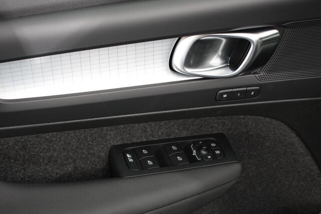 Volvo XC40 1.5 T5 Plug-in hybrid Plus Dark Navigatie Climate Control Adaptive Cruise Control 18"LMV Parkeer sensoren Dab Led