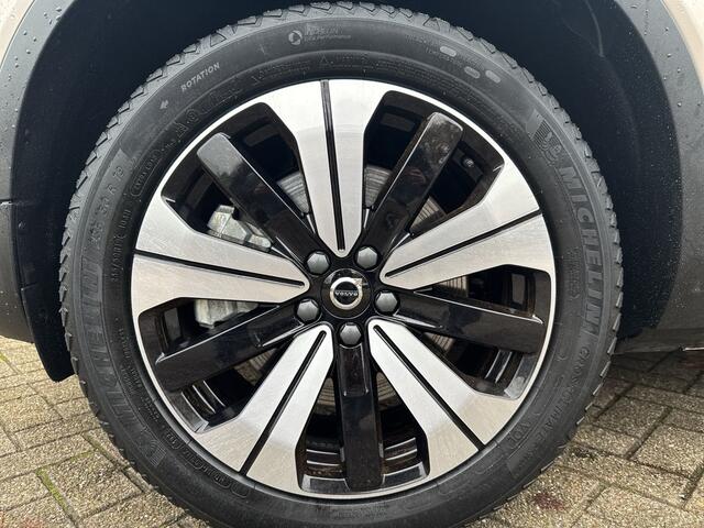 Volvo XC40 Recharge Core 70 kWh / Apple Carplay/Android Auto / 19" Velgen / Achteruitrijcamera /