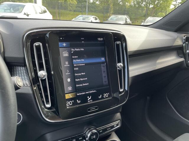 Volvo XC40 1.5 T4 Recharge R-Design | Stoelverwarming | Comfortstoelen | Adaptive cruise control | Voorstoelen + stuurwielverwarming | Volvo on Call | Apple CarPlay/Android Auto | Parkeersensoren achter | Dealeronderhouden | Semi-elektrische trekhaak |