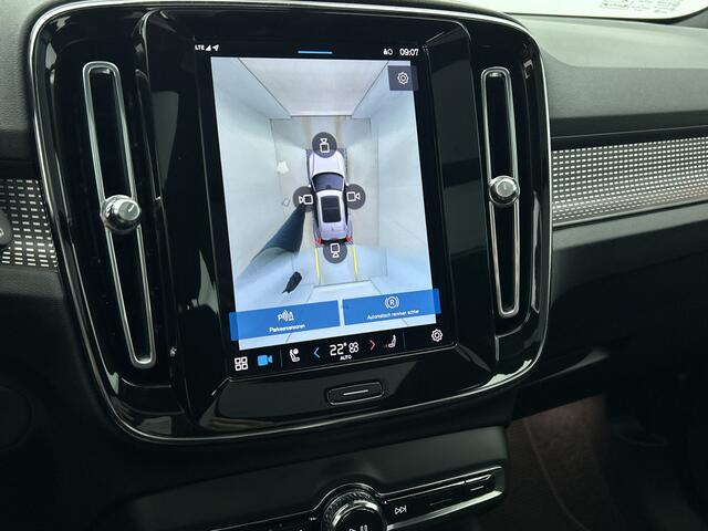 Volvo XC40 Recharge P8 AWD R-Design Navigatie | Camera | Pano-dak | Trekhaak wegklapbaar