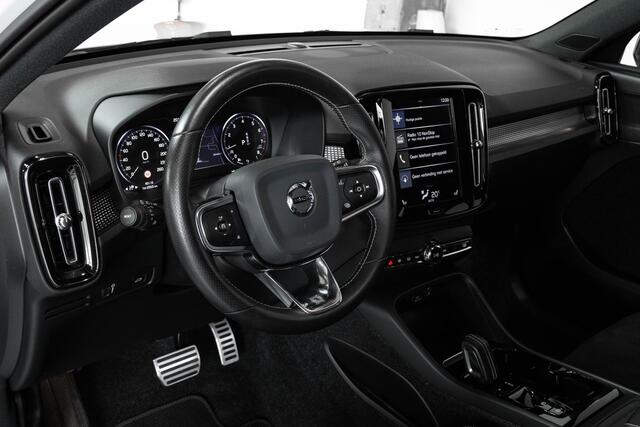 Volvo XC40 T4 Automaat R-Design | Panoramadak | Semi Electrische Wegklapbare trekhaak | Adaptive Cruise Control | BLIS | Comfortstoelen | Parkeercamera | Parkeersensoren voor + achter | Parkeerverwarming | Keyles Entree