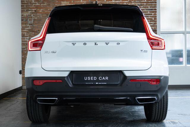 Volvo XC40 T4 Automaat R-Design | Panoramadak | Semi Electrische Wegklapbare trekhaak | Adaptive Cruise Control | BLIS | Comfortstoelen | Parkeercamera | Parkeersensoren voor + achter | Parkeerverwarming | Keyles Entree