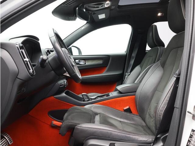 Volvo XC40 T3 Automaat R-Design / Trekhaak / Pan. dak / 360 camera/ Ext. styling / Privacy glass / CarPlay
