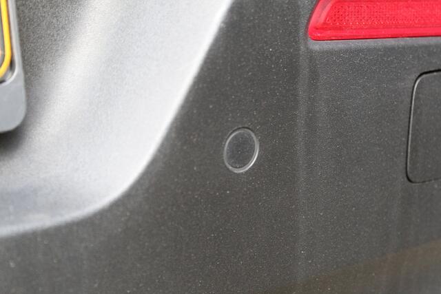 Volvo XC40 1.5 T4 Recharge R-Design | Incl. 12 maanden garantie | Harman/Kardon audio | Schuif/kantel dak | Apple carplay/Android auto | Stuurwiel verwarming | Voorstoelen verwarmd | DAB | Navigatie | Lichtmetalen velgen | Climate control | Zwart dakhemel