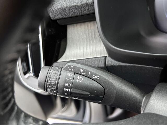 Volvo XC40 1.5 T4 Rech Inscription | Panorama dak | Trekhaak | Harman Kardo