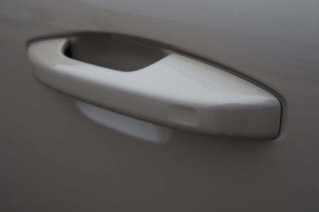 Volvo XC40 2.0 B4 Plus Dark l Trekhaak l Harman Kardon l ACC l