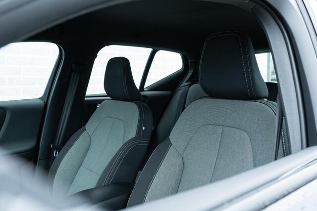 Volvo XC40 T2 Momentum Aut. | Park Assist V+A | Parkeercamera | 19" Lichtmetalen Velgen | Navigatie | Apple CarPlay & Android Auto |