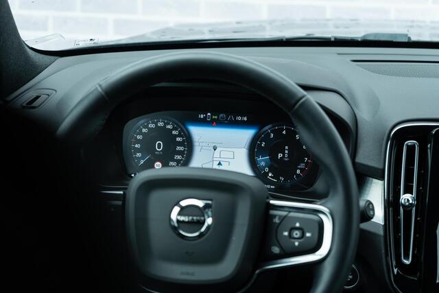 Volvo XC40 T2 Momentum Aut. | Park Assist V+A | Parkeercamera | 19" Lichtmetalen Velgen | Navigatie | Apple CarPlay & Android Auto |