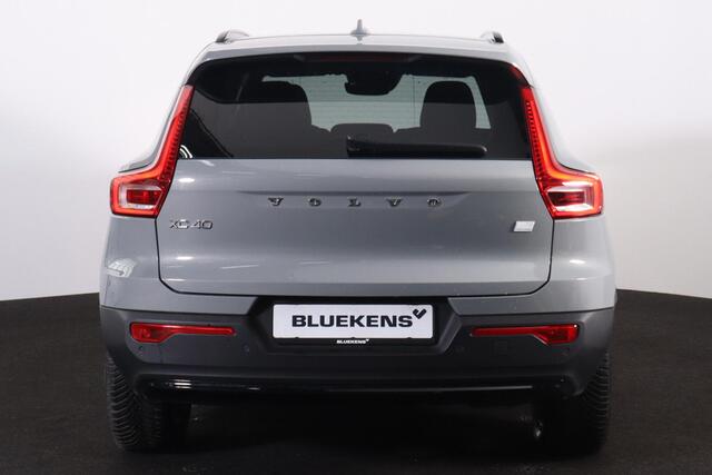 Volvo XC40 T5 Recharge Plus Dark - IntelliSafe Assist - 360º Camera - Harman/Kardon audio - Verwarmde voorstoelen & stuur - Parkeersensoren voor & achter - Elektr. bedienb. voorstoelen met geheugen links - Draadloze tel. lader - Extra getint glas - 19' LMV