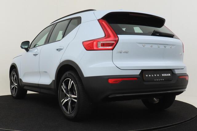 Volvo XC40 B4 (M-HYBRID) PLUS DARK -CAMERA|ADAP.CRUISE|VERW.VOORRUIT|TREKHAAK|HARMAN/KARDON