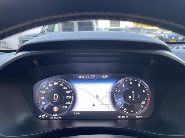 Volvo XC40 2.0 T4 R-Design Harman Kardon , Navi , Camera