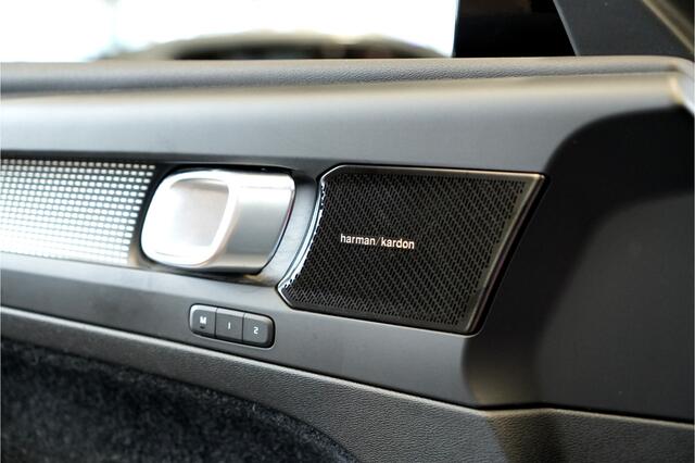 Volvo XC40 1.5 T5 193kW/262pk DCT7 Recharge R-Design HARMAN/KARDON + EL.TREKHAAK + LEER/ALCANTARA + EL.STOEL MET MEMORY + CRUISE + LANE ASSIST + NAVI SENSUS + KEYLESS ENTRY&GO + CAMERA + PARKSENSOREN V&A + 19" LM-VELGEN!!