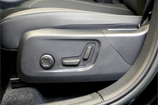 Volvo XC40 1.5 T4 Plug-in Hybrid 155kW/211pk DCT7 Ultimate Dark PANORAMADAK + HARMAN/KARDON + LEER/ALCANTARA + CRUISE + NAVI SENSUS + LANE ASSIST + EL.STOELEN + STOEL-&STUURVERWARMING + CAMERA + KEYLESS + PARKSENSOREN V&A + 19" LM-VELGEN!!