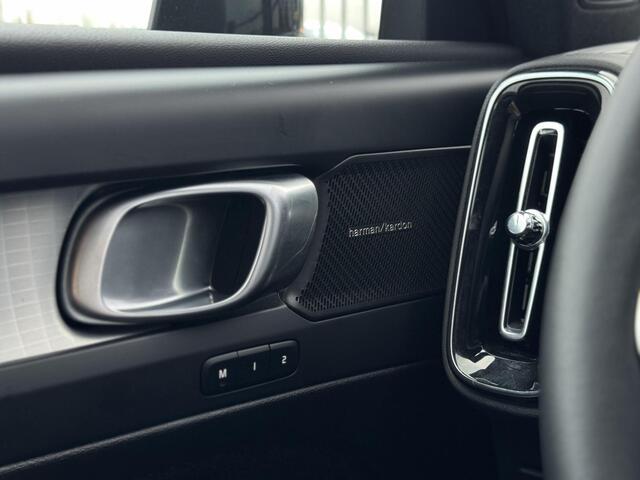 Volvo XC40 2.0 B4 Plus Dark | Trekhaak | Achteruitrijcamera | Harman Kardon Audio | Adaptive Cruise Control | Stoel-/Stuurverwarming | Elektrisch Verstelbare Bestuurdersstoel