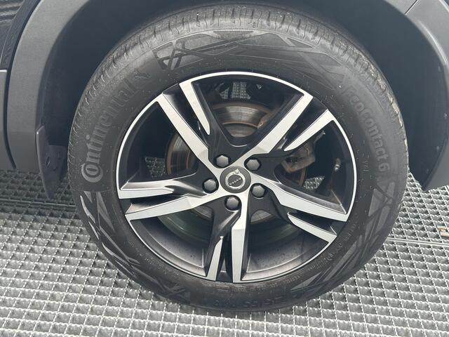 Volvo XC40 2.0 B4 R-Design / Stuur + stoelverwarming / Camera achter / BLIS / Pilot assist + ACC / Keyless /