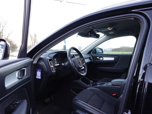 Volvo XC40 2.0 T4 Momentum TREKH. | NAVI | LMV | CRUISE | PDC