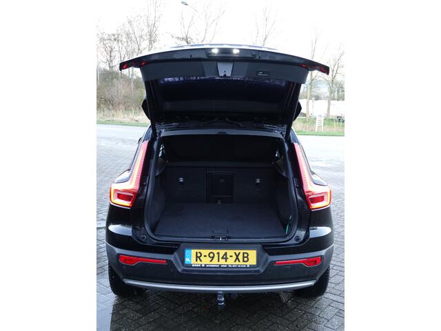 Volvo XC40 2.0 T4 Momentum TREKH. | NAVI | LMV | CRUISE | PDC