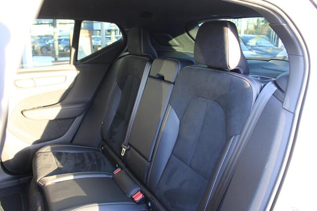 Volvo XC40 1.5 T4 Recharge R-Design Afneembare Trekhaak | Achterruitrij Camera | Automaat | All Season banden