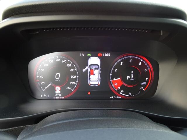 Volvo XC40 1.5 T3 Momentum Automatische airco, navigatie, stoelverwarming, trekhaak, licht metalen velgen, automaat, enz.