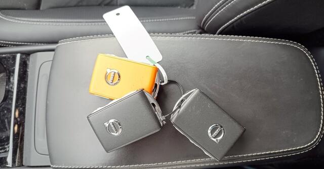 Volvo XC40 Recharge P8 AWD R-Design (408 PK) 1e-Eig. & Dealer-Onderh. BOVAG-Garantie. NL-Auto.