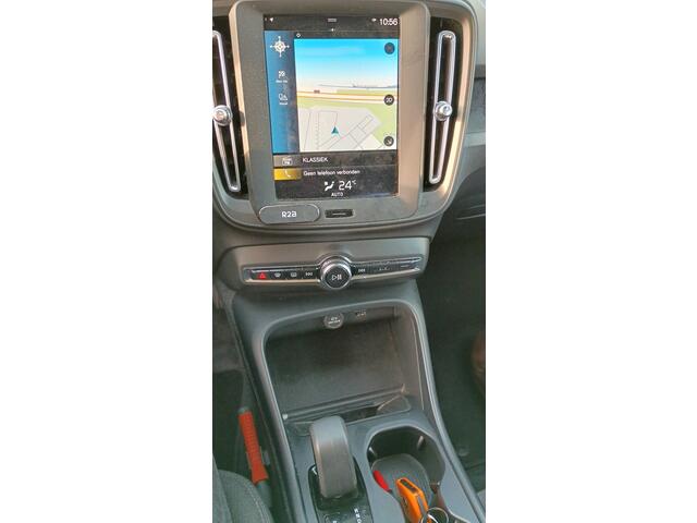 Volvo XC40 1.5 T2 Momentum Core (130 PK) 1e-Eig. & Dealer-Onderh. BOVAG-Garantie. NL-Auto.