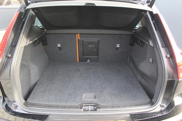 Volvo XC40 1.5 T3 R-Design 164PK | Incl. 12 maanden garantie | LED | Parkeersensoren | Elektr. kofferklep | Apple Carplay | Climate control | Verkeersbord detectie | Lane assist | Cruise control | Navigatie | Luxe lederen bekleding |