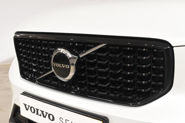 Volvo XC40 B4 211PK Automaat Plus Dark / Navigatie / Adaptive Cruise / Harman Kardon / Stuur- & Stoelverwarming / Elektrische achterklep / Achteruitrijcamera / Elektrische stoelverst. met geheugen