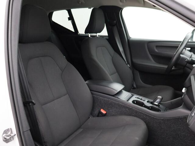 Volvo XC40 1.5 T2 AUTOMAAT + WEGKL. TREKHAAK | APPLE CARPLAY | CAMERA | DIGITALE COCKPIT | LED