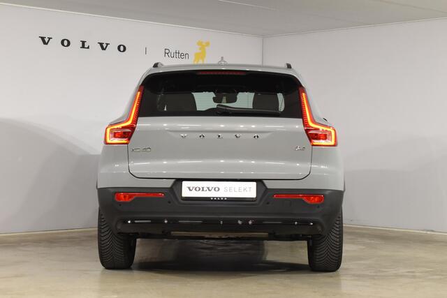 Volvo XC40 B4 211PK Automaat Plus Dark / Navigatie / Adaptive Cruise / Harman Kardon / Stuur- & Stoelverwarming / Elektrische achterklep / Achteruitrijcamera / Elektrische stoelverst. met geheugen / Trekhaak