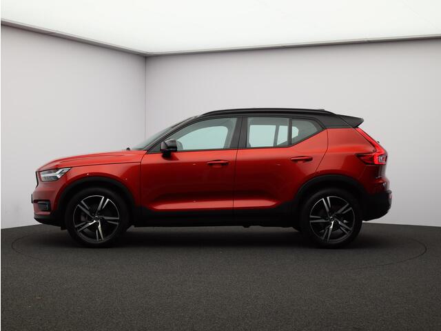 Volvo XC40 2.0 B4 R-Design / Pan. dak / Harman Kardon / Elektr. bed. stoelen / 360 camera / Standkachel / Stoel+stuur+achterbankverwarming / Full LED