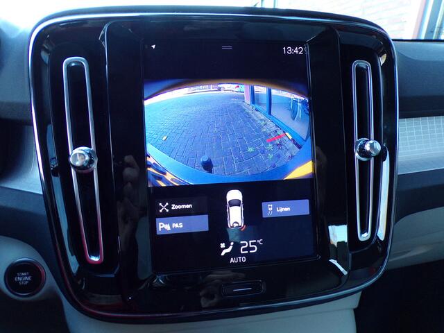 Volvo XC40 2.0 T4 Momentum Camera Leer Trekhaak NAP Nieuwstaat!!!