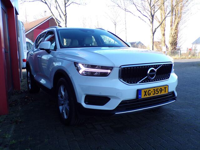 Volvo XC40 2.0 T4 Momentum Camera Leer Trekhaak NAP Nieuwstaat!!!