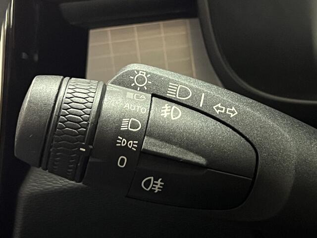 Volvo XC40 1.5 T3 Momentum Pro Navi / Apple / Stoel & stuurverw. / Dode hoek / Trekhaak / Camera / PDC