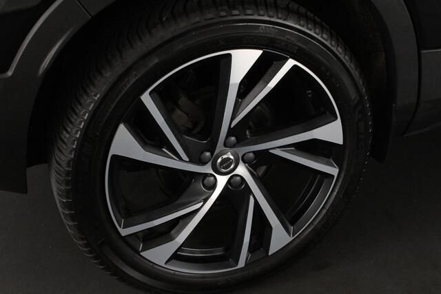 Volvo XC40 1.5 T3 R-Design > 163pk/Trekhaak (Afnb)/20 inch/ all season banden