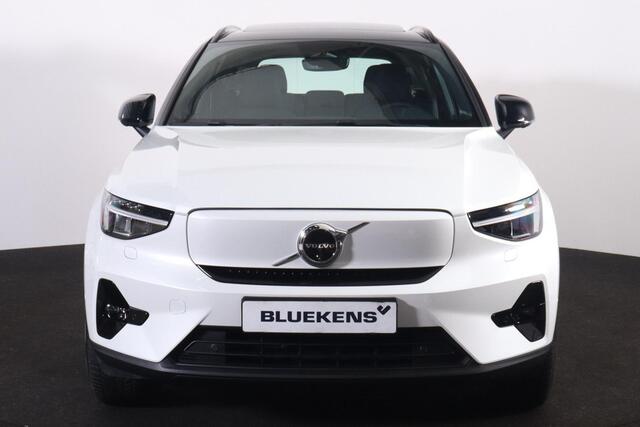 Volvo XC40 Extended Range Ultimate 82 kWh - Panorama/schuifdak - IntelliSafe Assist & Surround - 360º Camera - Harman/Kardon audio - Verwarmde voorstoelen, stuur & achterbank - Parkeersensoren voor & achter - Elektr. bedienb. voorstoelen met geheugen links - Draadlo