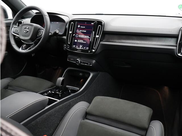 Volvo XC40 T4 Plug-in hybrid Ultimate Dark / Pan. dak / Trekhaak / Stoel+stuurverwarming / Harman Kardon / Elektr. bed. stoelen