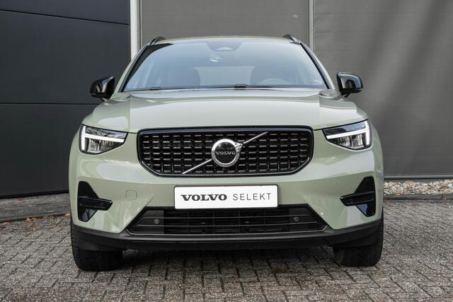 Volvo XC40 B4 Plus Dark | Verwarmbare Voorstoelen en Stuurwiel | Semi-Elektrische Trekhaak | Verwarmbare Voorruit | Premium Audio by Harman Kardon | Adaptieve Cruise Control | Park Assist