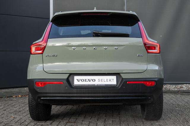 Volvo XC40 B4 Plus Dark | Verwarmbare Voorstoelen en Stuurwiel | Semi-Elektrische Trekhaak | Verwarmbare Voorruit | Premium Audio by Harman Kardon | Adaptieve Cruise Control | Park Assist