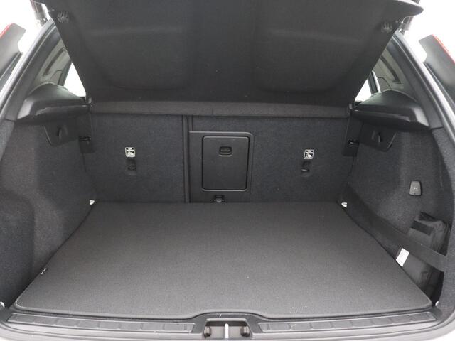 Volvo XC40 1.5 T5 Twin Engine Inscription 263PK Aut. SOH 86%, Trekhaak, Volleder, Achteruitrijcamera, Elektr. Verstelbare Bestuurdersstoel, Navigatie, 19" LM Velgen, Clima, Parkeersensor voor+achter, Stoelverwarming