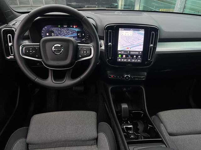 Volvo XC40 2.0 B4 Plus Dark Harman-Kardon premium sound system, Electr. verstelbare voorstoelen, Verwarmde voorstoelen + stuurwiel, Trekhaak semi electrisch, Parkeer camera.