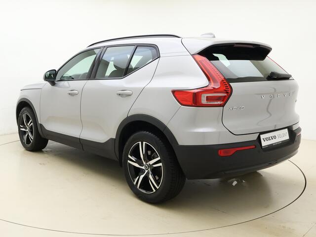 Volvo XC40 B4 211pk Plus Dark / Harman&Kardon / El. Trekhaak / El. Stoelen / Stoel + Stuurw. Verwarming / BLIS / ACC / PDC + CAM / Verw. Voorruit /