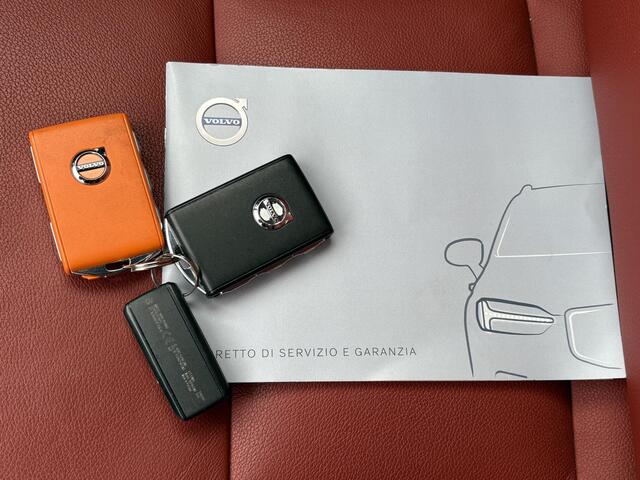 Volvo XC40 1.5 T5 Recharge Business Pro / Plug-in Hybrid / SOH 91,7% / Schuif-/Kanteldak / Achteruitrijcamera / Stoel-/Stuurverwarming / Harman Kardon Audio / Elektrische Achterklep /