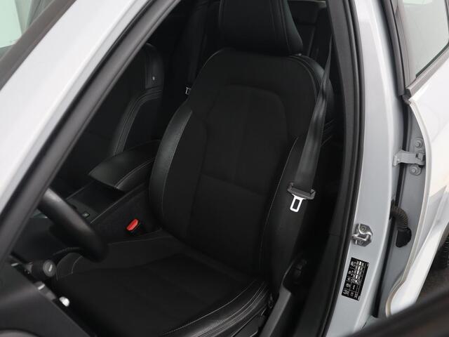 Volvo XC40 1.5 T5 Recharge Momentum Pro | Harman/Kardon | Camera | Carplay | Half leder | Navigatie | Cruise control | Climate control | Parkeerhulp | Full LED | PHEV | Plug In