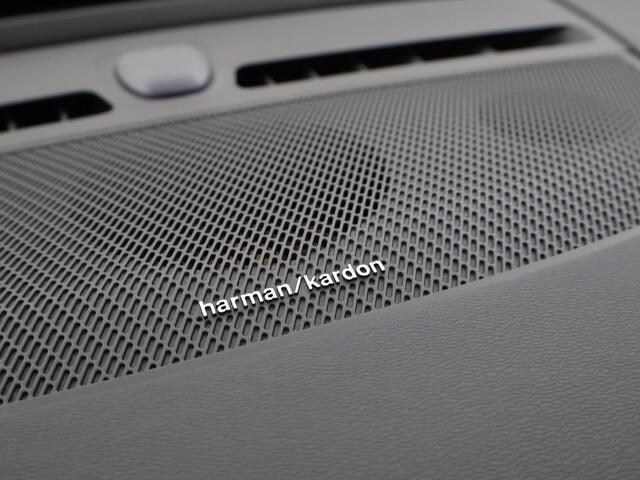 Volvo XC40 RECHARGE TWIN PRO 408 PK + TREKHAAK WEGKL. | 360 CAMERA | PANORAMA | 20 INCH | HARMAN/KARDON