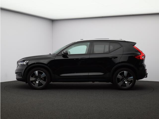 Volvo XC40 2.0 T4 Momentum Pro / Pan. dak / Trekhaak / Leder / Privacy glass / Parkeercamera /