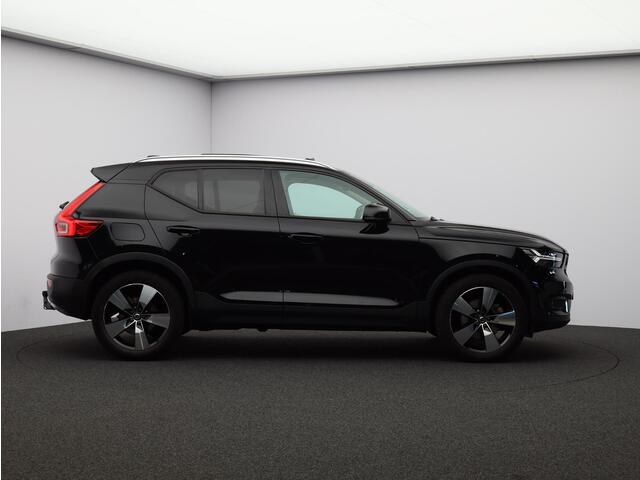 Volvo XC40 2.0 T4 Momentum Pro / Pan. dak / Trekhaak / Leder / Privacy glass / Parkeercamera /